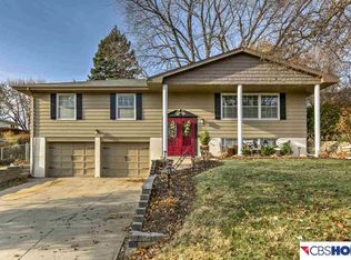 822 S 122nd St, Omaha, NE 68154