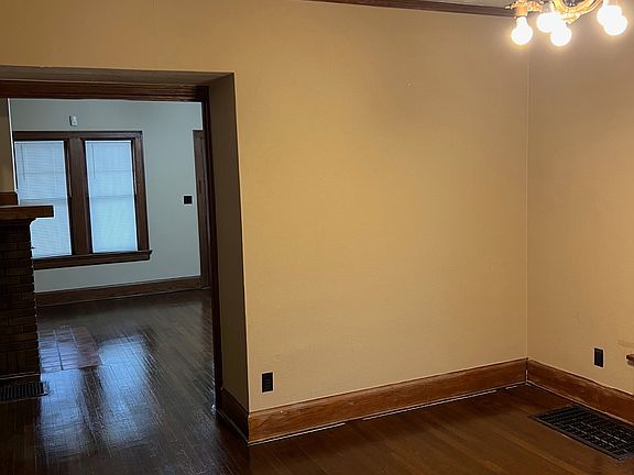 3rd image of 603 Forest Ave
