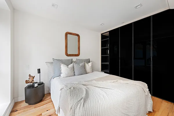 Sold by SERHANT. | media 4