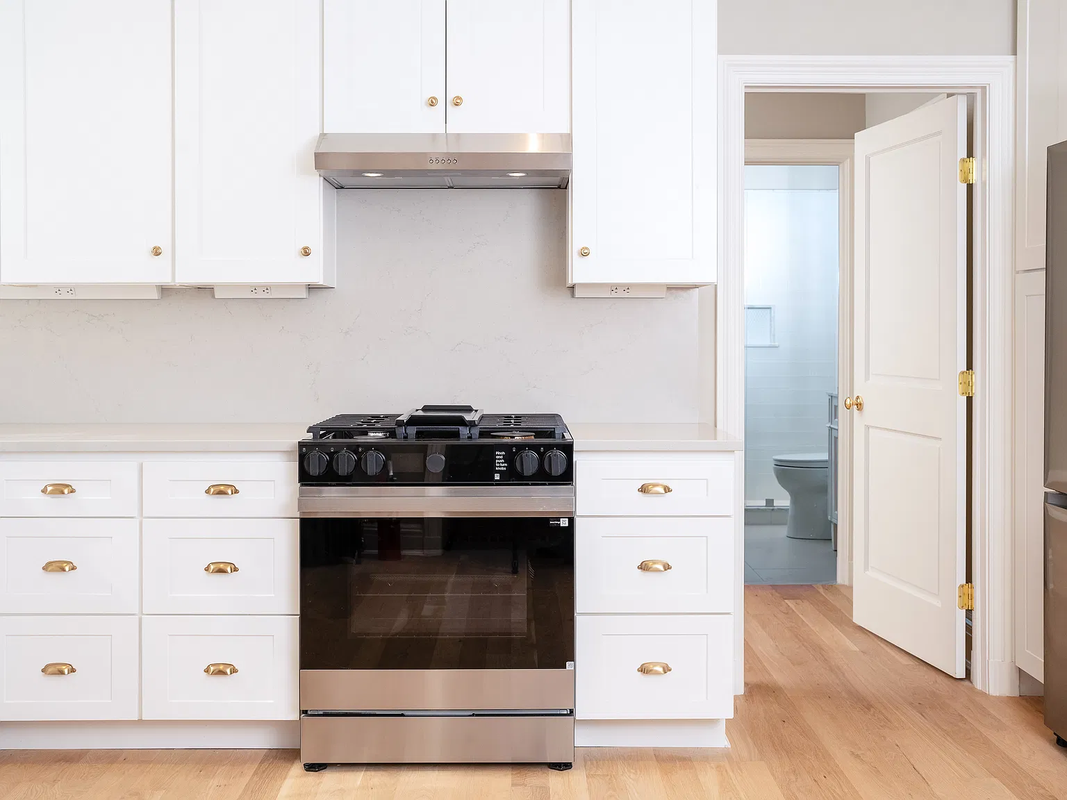 1 bed, 1000 sqft, $2,500 — Photo 2