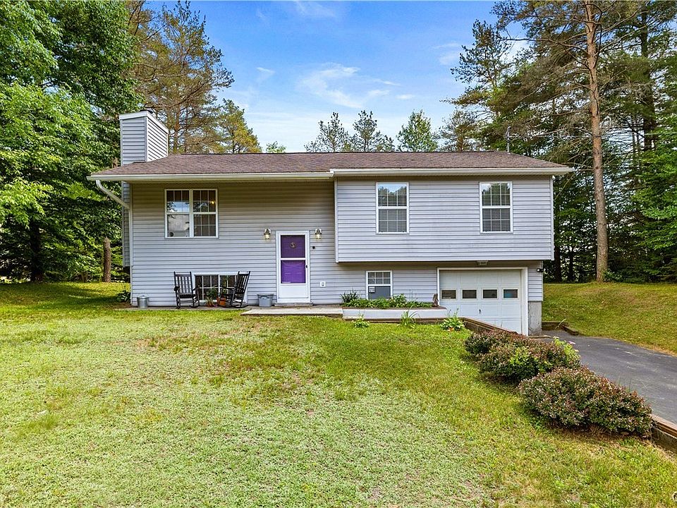 1st image of 124 Pine Ln