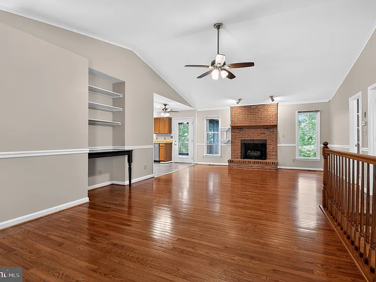 5118 Coach Ct — Photo 4