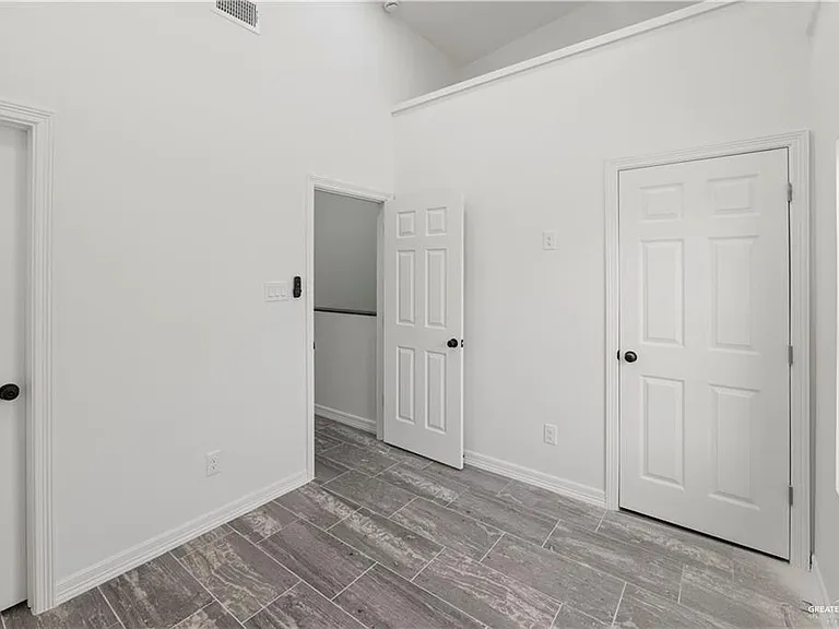 1409 E Karen St #B — Photo 9