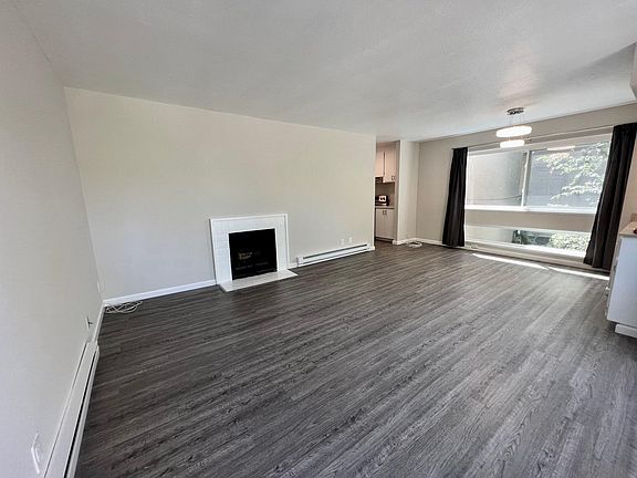 2nd image of 1919 Alameda De Las Pulgas APT 15