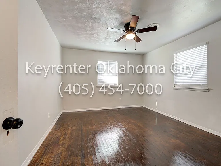 4913 N Willow Ave — Photo 22