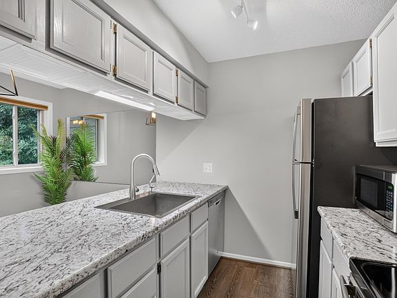 5th image of 2170 Ridge Dr APT 14