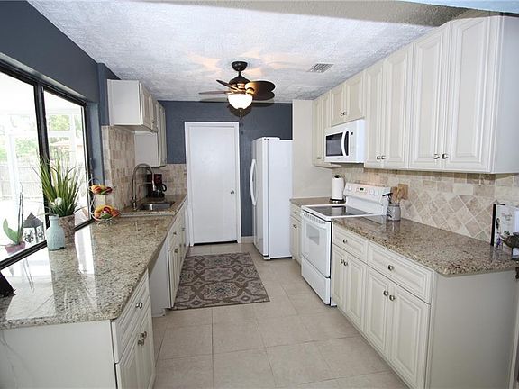 4th image of 1082 Birchcrest Blvd
