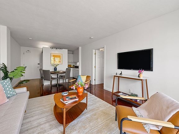 5th image of 29 Concord Ave APT 705