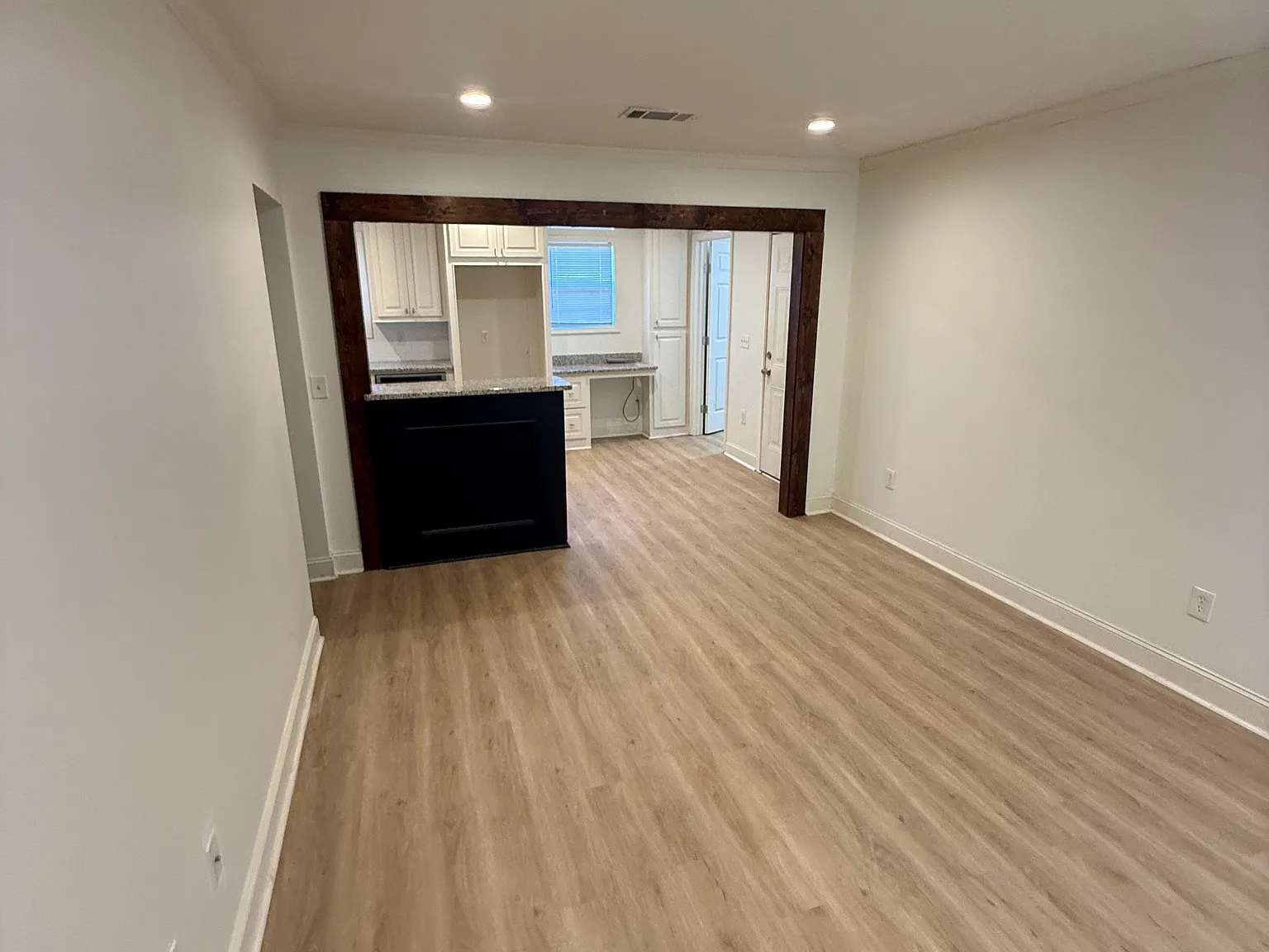 3 bed, 925 sqft, $1,500 — Photo 2