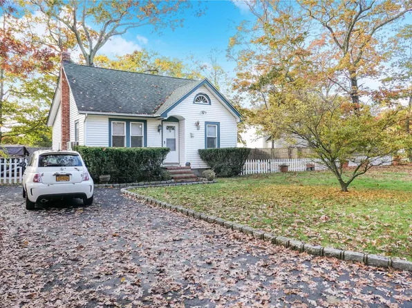 70 New Jersey Avenue, Bellport Village, NY 11713