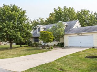 2209 Elm Tree Ln, Crown Point, IN 46307