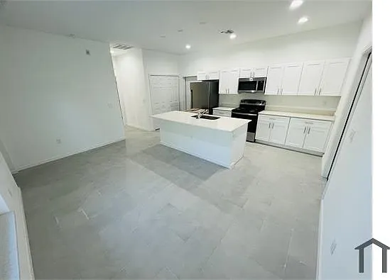 1114 Cellini St E — Photo 5