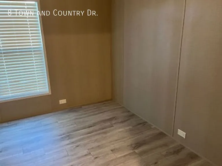 8 Town And Country Dr — Photo 5