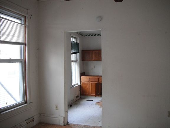 3rd image of 172 2nd Ave