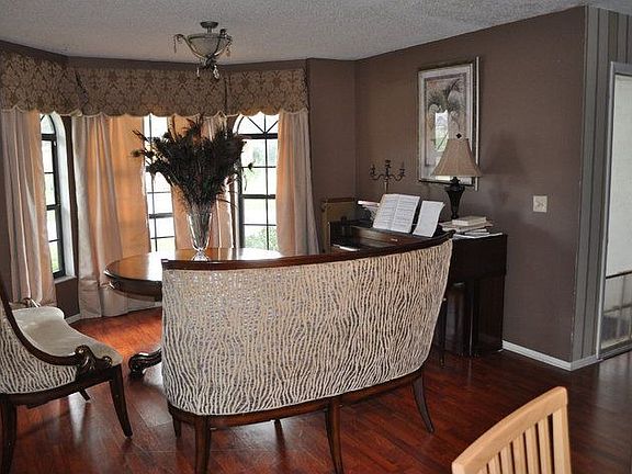 2nd image of 1415 Londra Ln