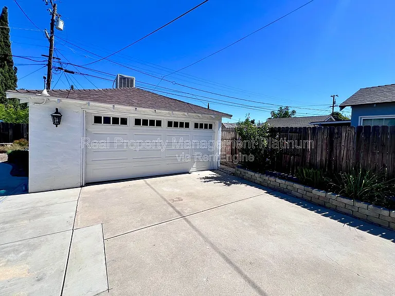 2727 E Michigan Ave — Photo 28