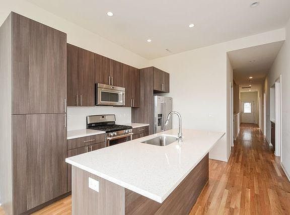 2nd image of 1505 N Milwaukee Ave #201