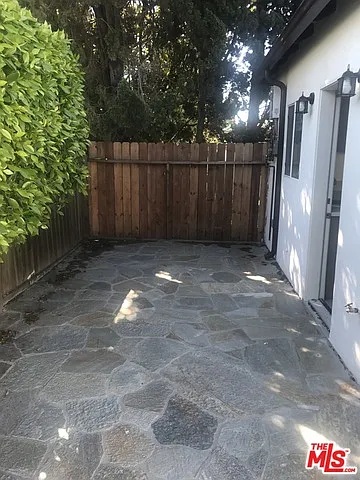 1930 S Bentley Ave — Photo 12