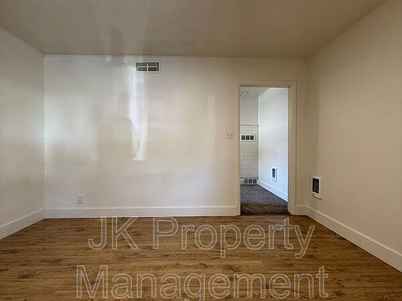 3rd image of 413 6th St S