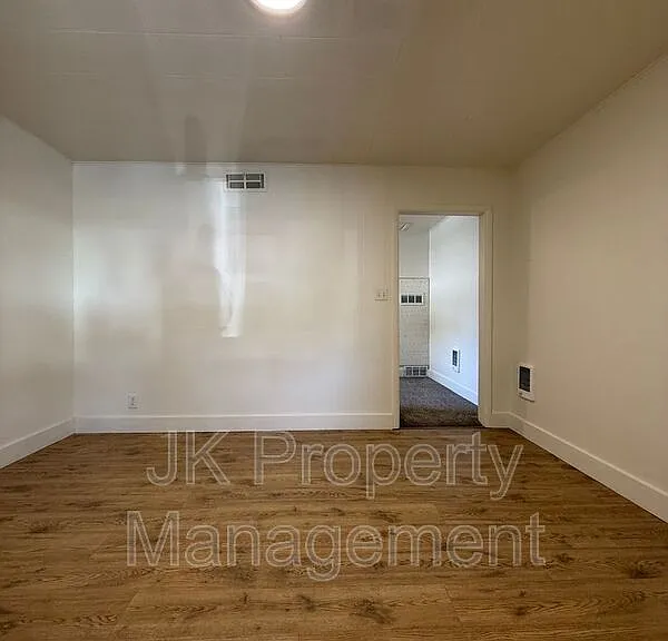 413 6th St S — Photo 3