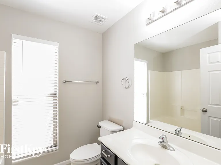 7017 N 77th Dr — Photo 13