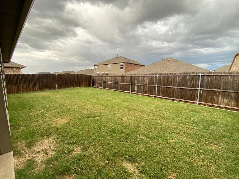 2105 Meadow Park Dr — Photo 21