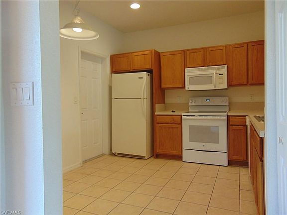 3rd image of 3231 Antica St