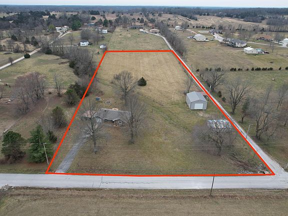 4th image of 828 Scenic View Road