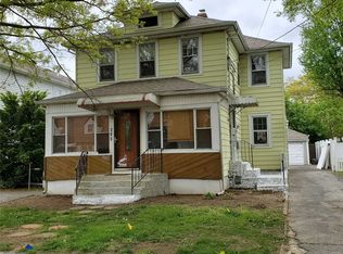 303 S 9th St, New Hyde Park, NY 11040