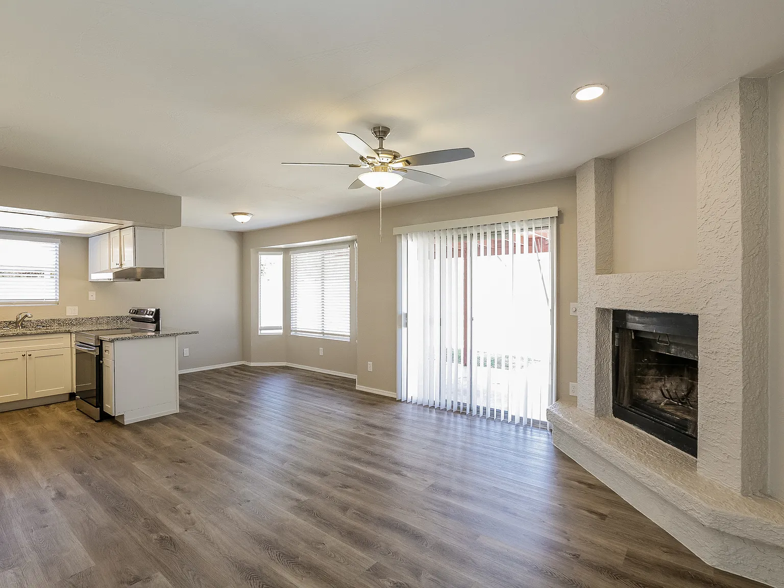 3 bed, 1289 sqft, $2,095 — Photo 2