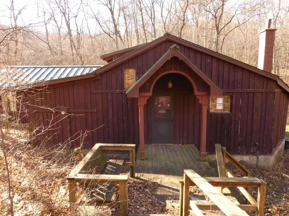 5396 Lake View Rd, Spring Green, WI 53588