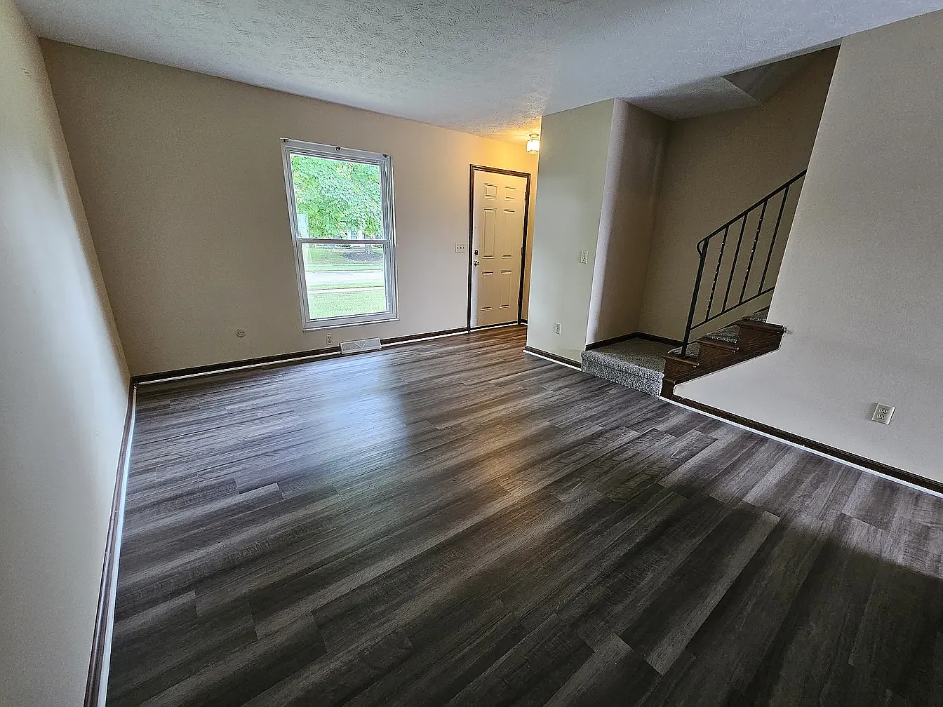 2 bed, 1.5 bath, $1,295 — Photo 2
