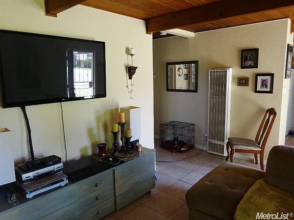 4th image of 170 Village Ln
