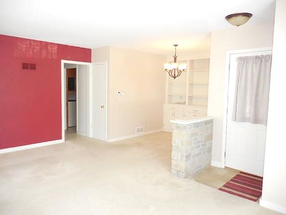 5th image of 502 W Burnett St
