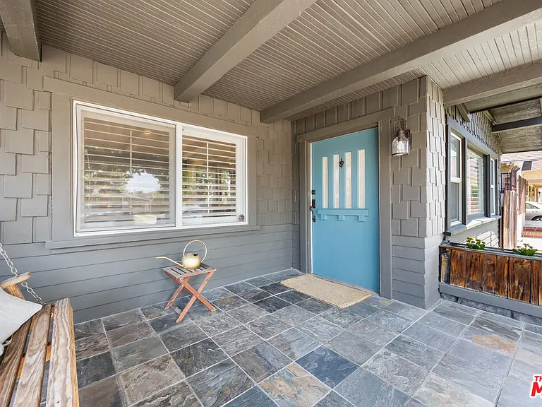 1837 N Middleton Pl — Photo 2