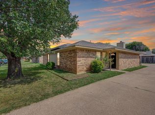 2319 Indigo Ln, Arlington, TX 76015