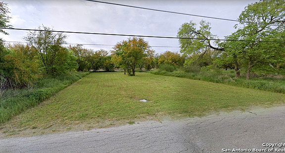 3rd image of 512 E Ansley Blvd