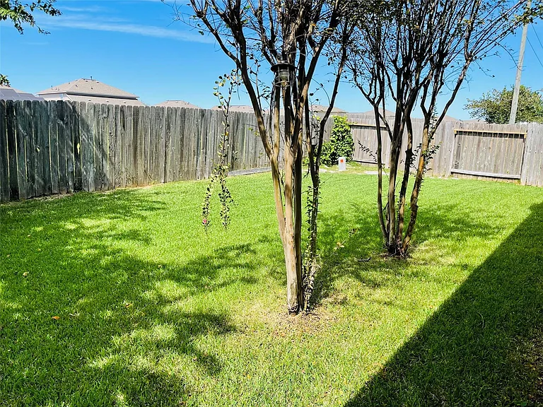 10723 Lake Riata Ln — Photo 24