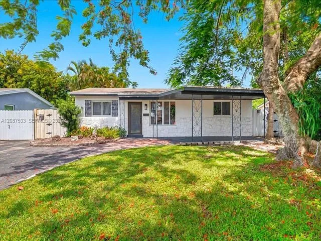 3 bed, 2.0 bath, $3,300 — Photo 1