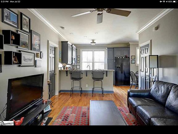 3rd image of 704 Bennett St Unit A