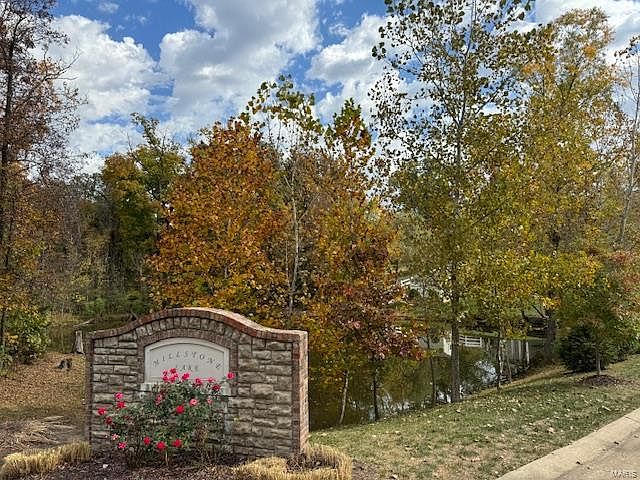 2nd image of 14 Millstone Lake Dr