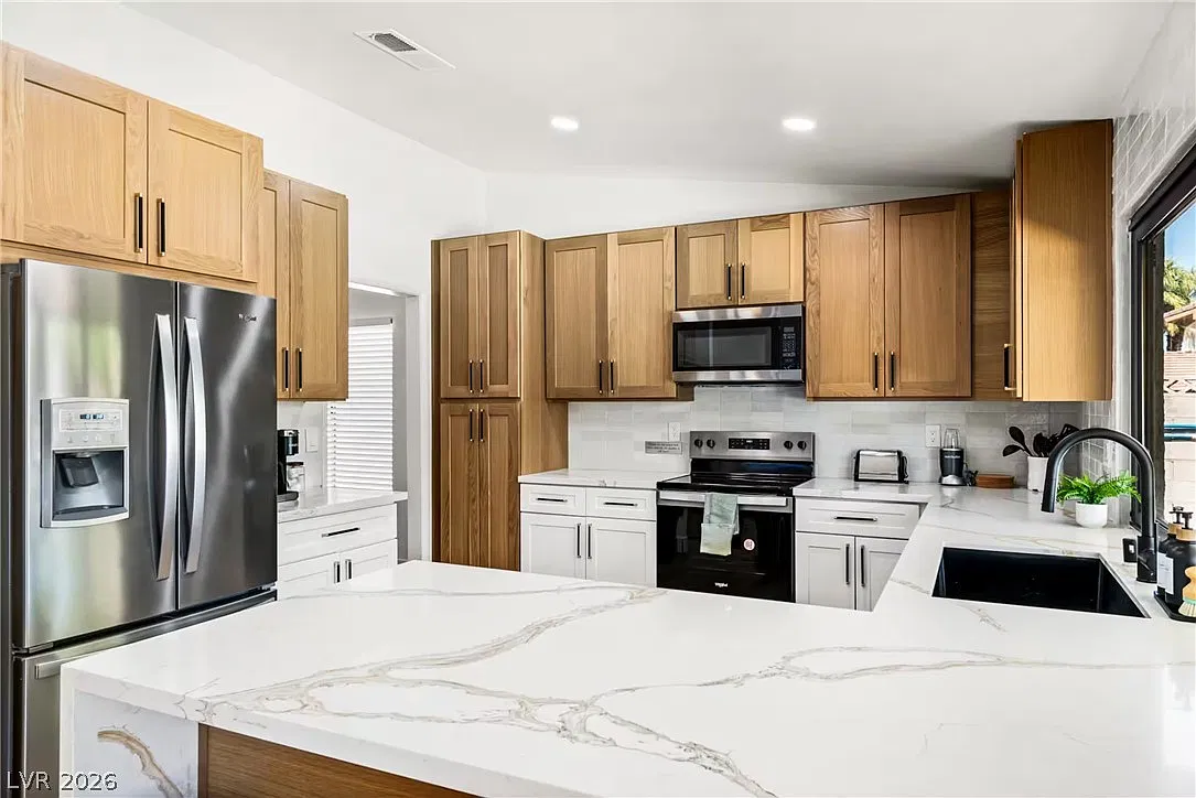 4 bed, 2.0 bath, 1858 sqft, $5,000 — Photo 2