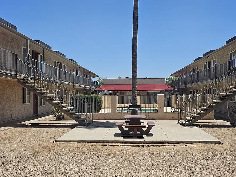 Hayden Terrace — Photo 1