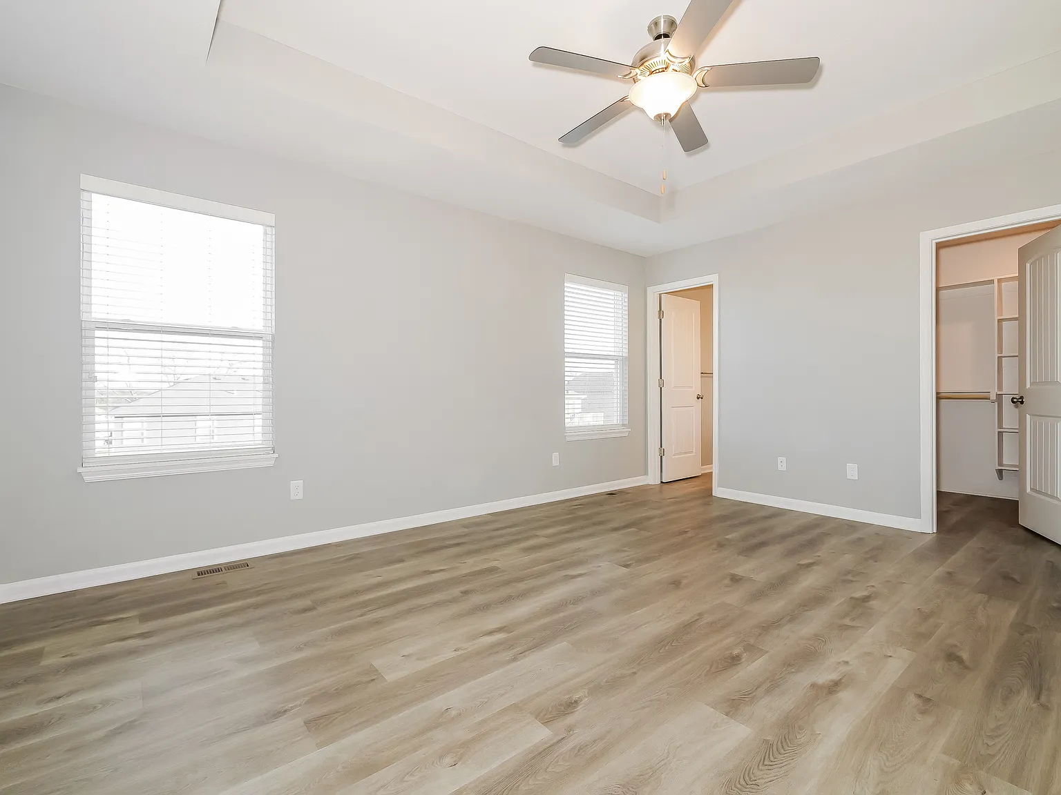 4 bed, 3.0 bath, 1971 sqft, $2,299 — Photo 2