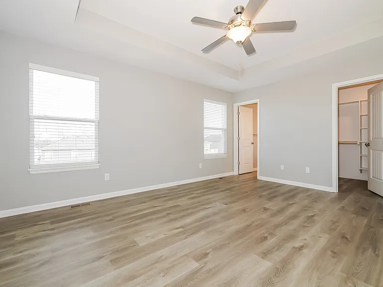 1004 NW High View Dr — Photo 2