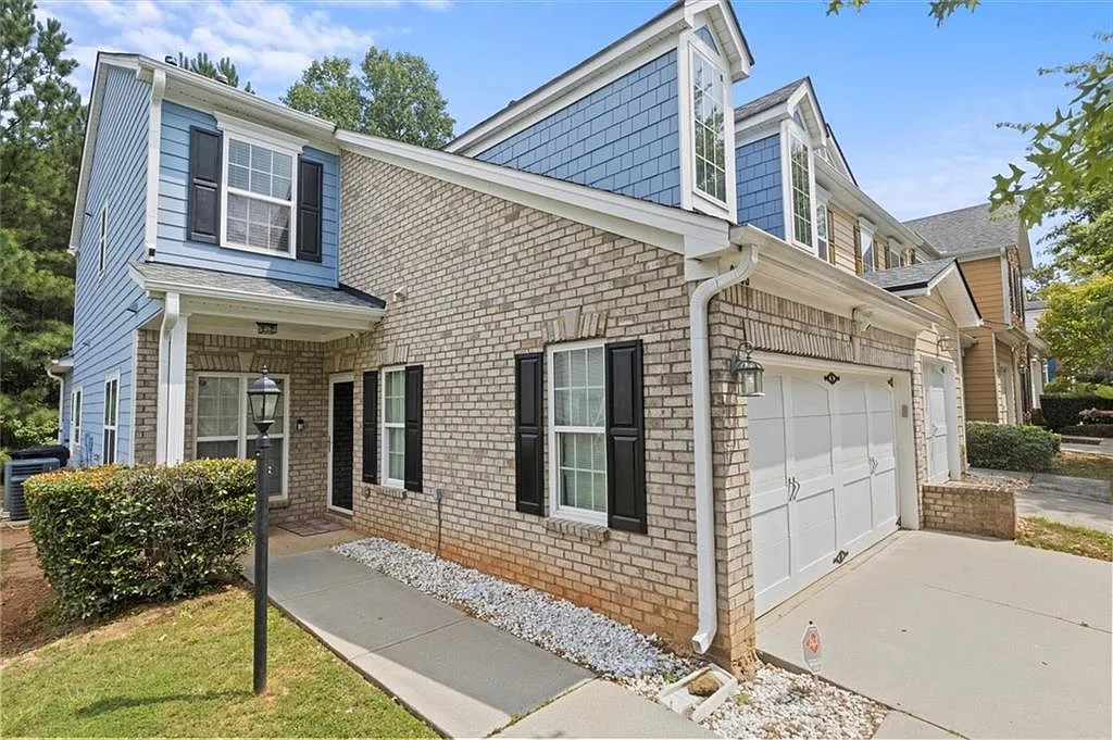 3 bed, 2.5 bath, 1700 sqft, $2,300 — Photo 1