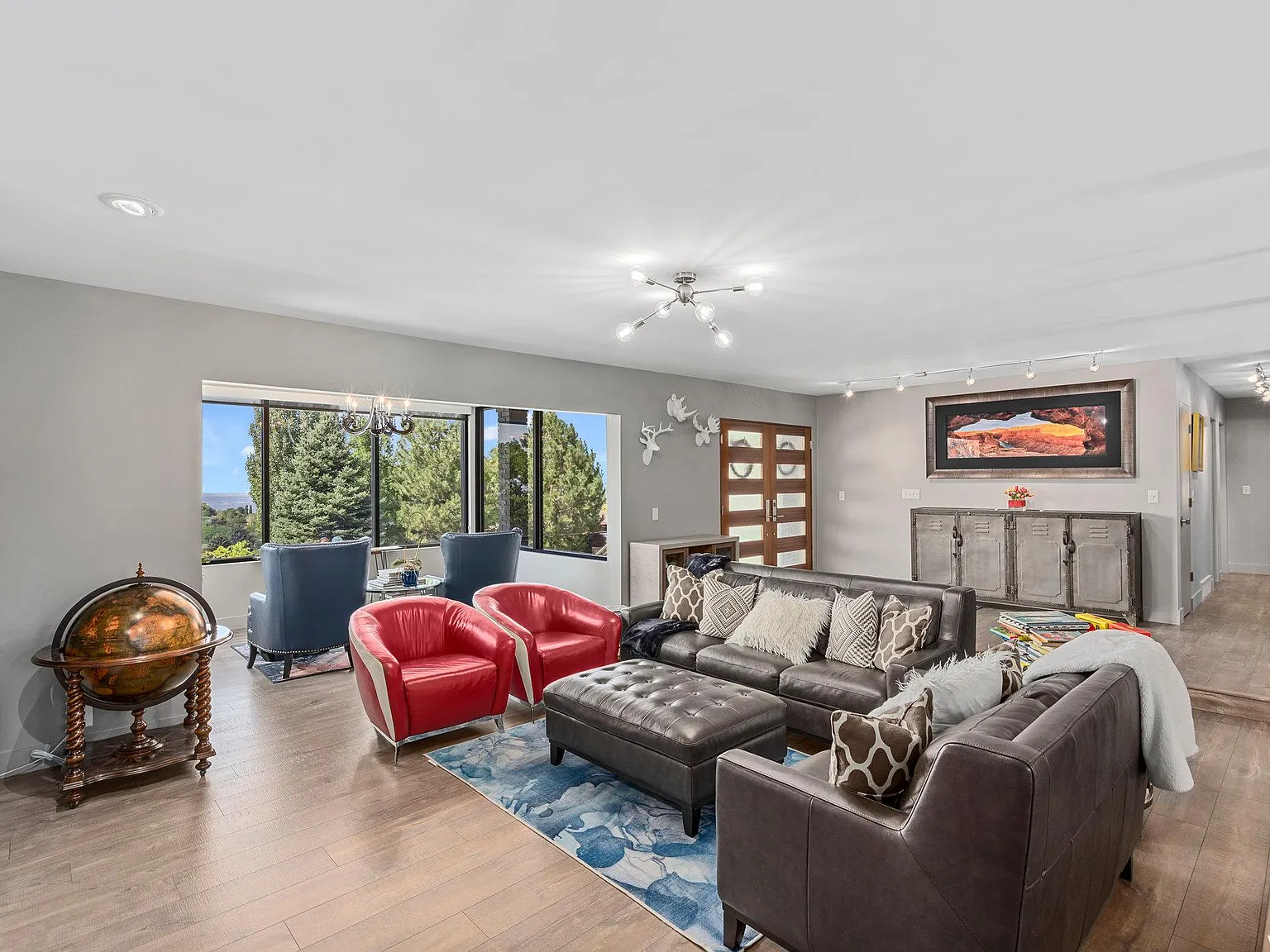 6 bed, 4.5 bath, 5566 sqft, $5,095 — Photo 4