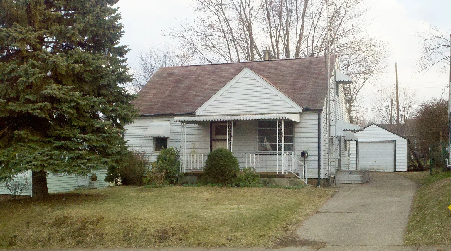1612 32nd St NE photo 1