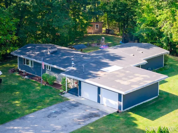 5555 Skyway Dr NE, Comstock Park, MI 49321