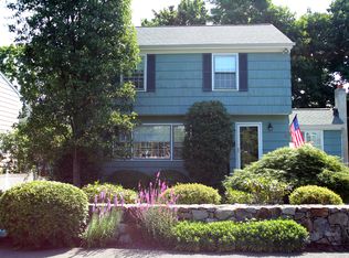 561 S Pine Creek Rd, Fairfield, CT 06824